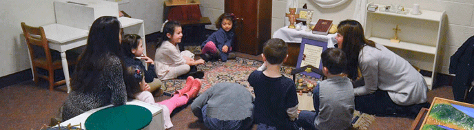 Level 1 CGS Atrium - children at prayer table
